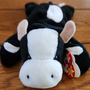 Vintage Collectible TY Retired Beanie Baby, Daisy, The Cow.